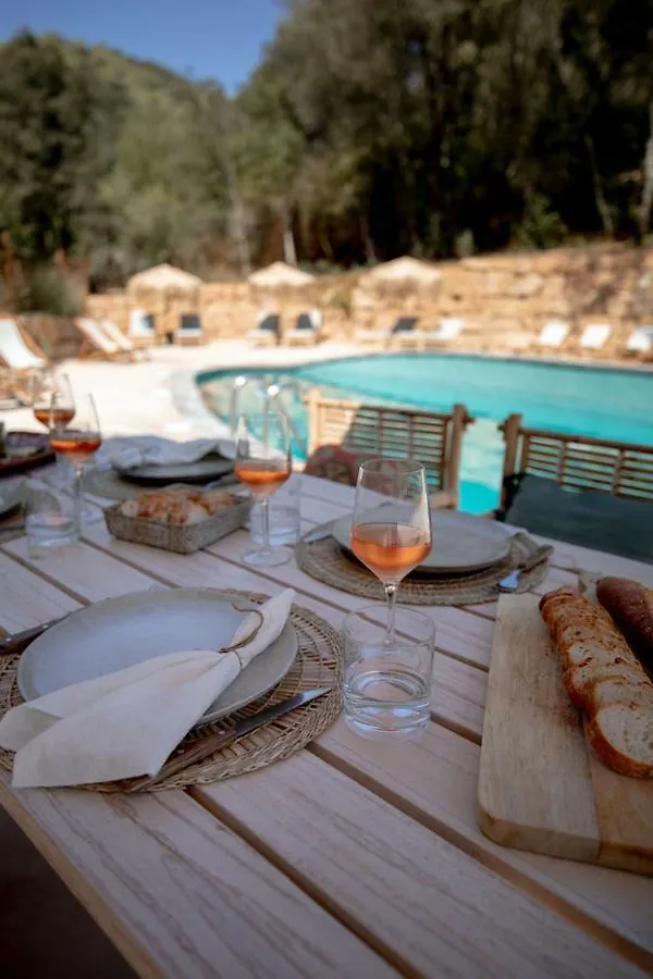 Can Bora Lodges Las Serras